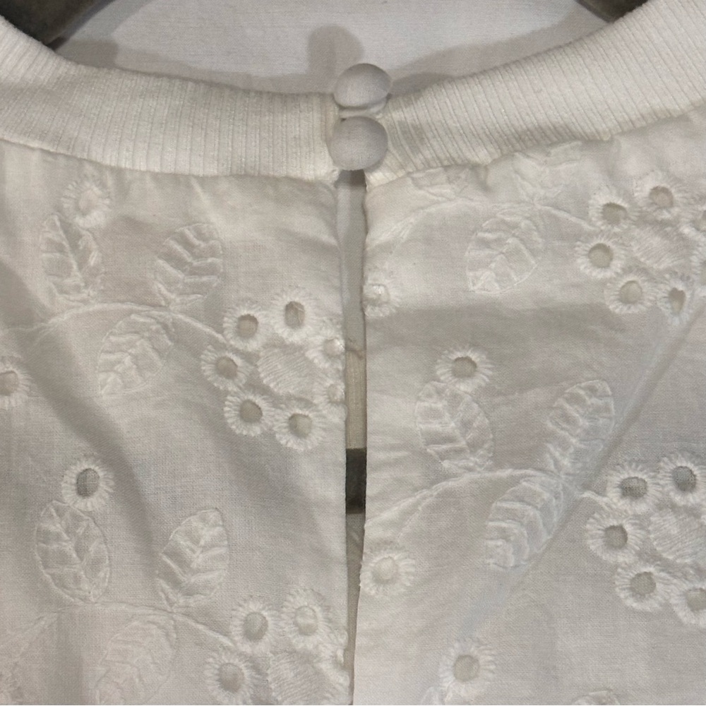 Hem & Thread White Eyelet Floral Sleeveless Boho Top NWT S - Picture 6 of 9